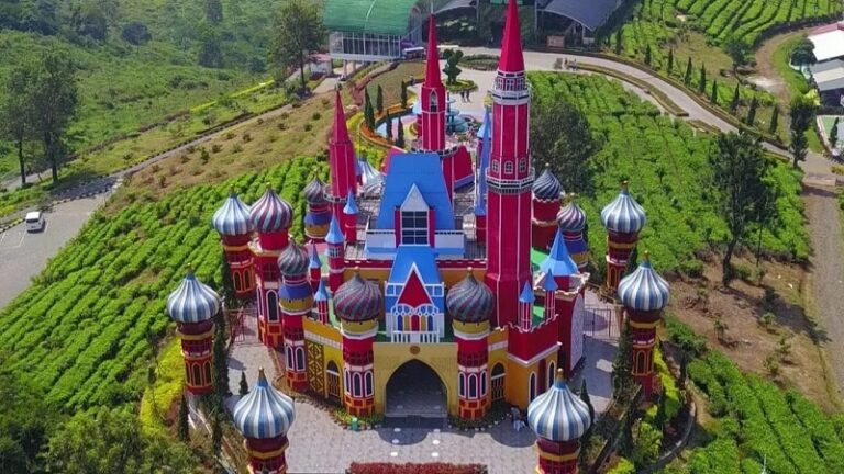 Indahnya Flora Wisata D Castello Ciater Milik Dewi Persik Kabar Cepu