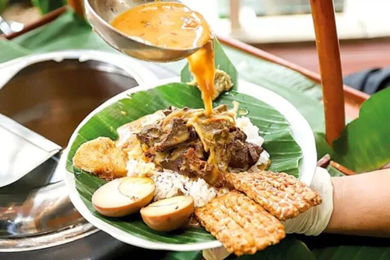 Nasi Gandul Kuliner Khas Pati Jawa Tengah Yang Memiliki Cita Rasa