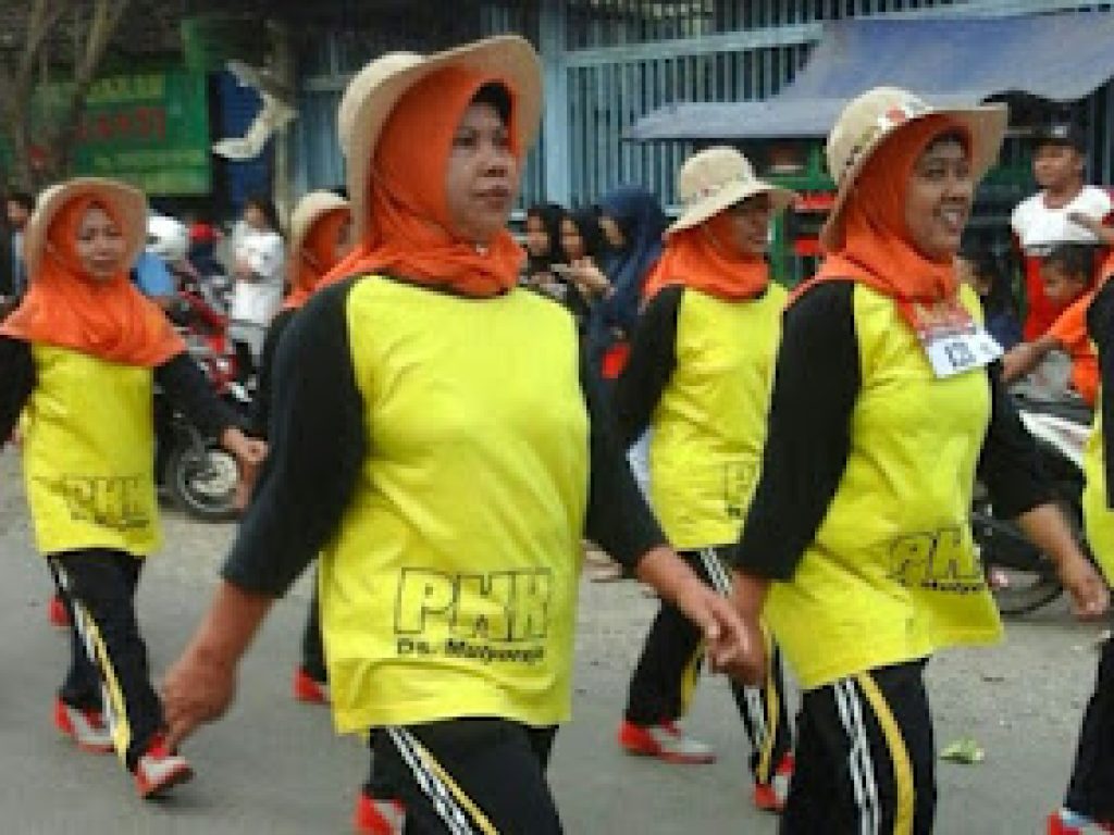 Gerak Jalan Bikin Lalulintas Cepu Merayap