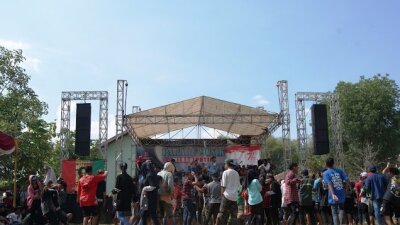 Punk Rock Dan Reggae Sedot Perhatian Warga Nglanjuk