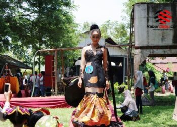 Fashion Show Klaster Batik Blora di Heritage Loco Tour Cepu