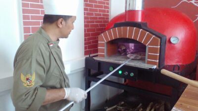 Ammi Pizzeria Gunakan Tungku Khusus Pizza