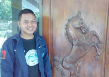 Akbar, Lebih Penting Presiden BEM Daripada Pacar