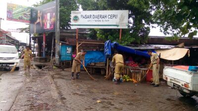 Tulus Beri Motivasi Peduli Kebersihan Pasar Cepu