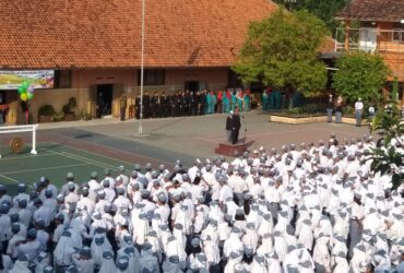 Hari Pertama Masuk Sekolah di SMA Negeri 1 Cepu Ditandai Pelepasan Balon Hingga Sungkem Orang Tua