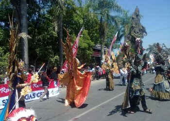 Karnaval Tingkat SMA dan Umum di Cepu Meriah