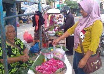 Penjual Bunga Harapkan Lapak Permanen