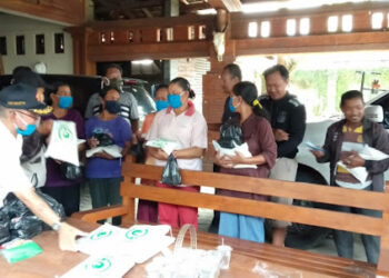 Peduli Dampak Covid-19, Wakil Rakyat Bagikan Sembako