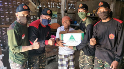 Pandemi Covid-19, Ansor Cepu Bagikan Paket Sembako