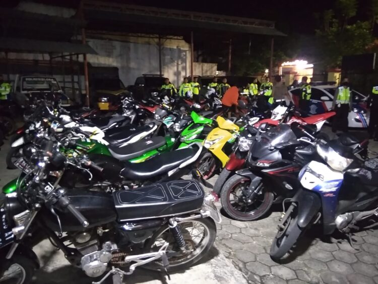 Polres Blora Tilang Ratusan Motor Knalpot Brong di Kota Cepu
