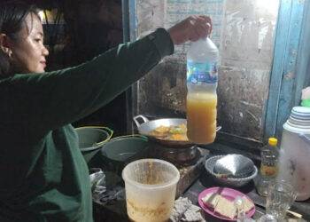 Warga Cepu Keluhkan Kelangkaan Minyak Goreng di Pasar Tradisional