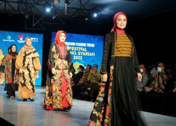 Diperagakan Istri Ganjar Pranowo, Batik Blora Tampil Memukau di SFT 2022 2 Batik Blora Tampil Memukau di SFT 2022