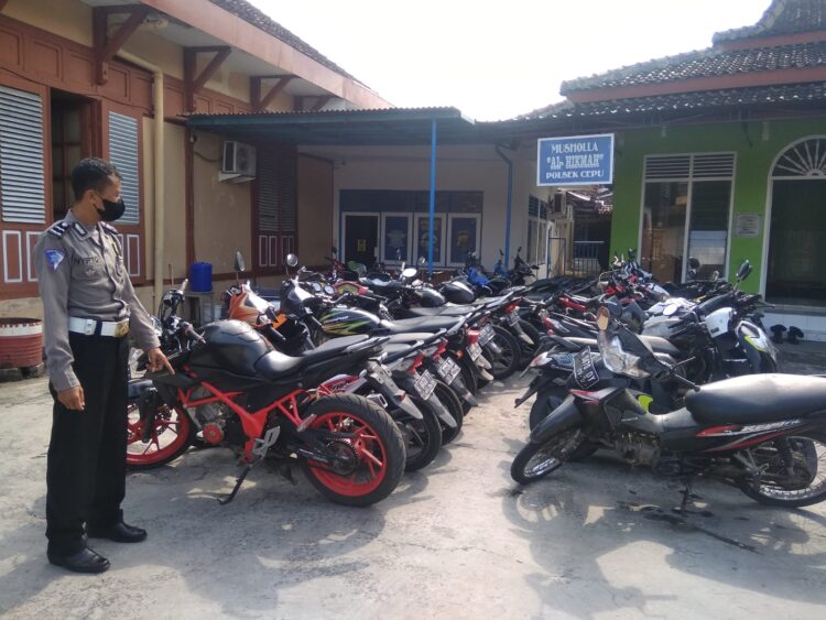 Akan “Menghitam Putihkan” Tugu Cepu, Puluhan Motor Perguruan Silat Diamankan Polisi