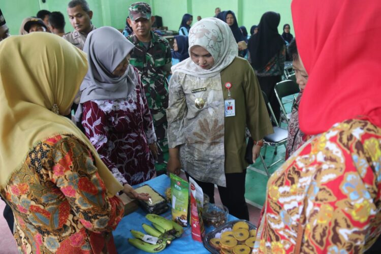 Tanggulangi Inflasi, Dinsos Blora Latih Emak-emak ini Bikin Kue dari Waluh
