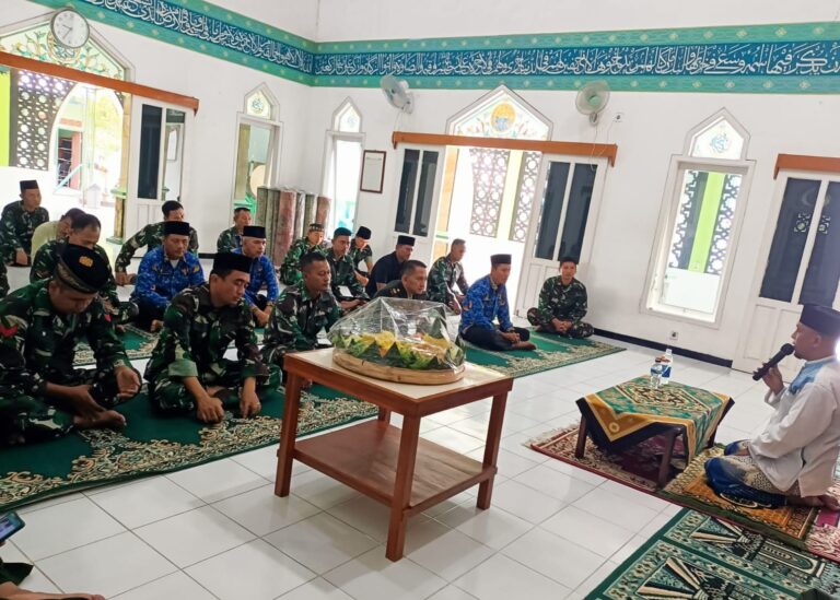 Peringati HUT TNI ke- 77, Kodim Bojonegoro gelar Doa Bersama serta Pemberian Taliasih kepada Warakawuri dan Veteran