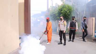 Gandeng Dinas Kesehatan, Polres Bojonegoro dan Kodim 0813 Bojonegoro Gelar Fogging se-Kabupaten Bojonegoro