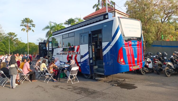 Permudah Warga, Polantas Blora Buka Pelayanan SIM Keliling Saat CFD Di Alun Alun Blora