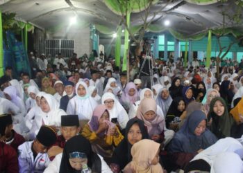Dikunjungi Ribuan Pengunjung, Ponpes Al-Ittihad Cepu Bak Lautan Manusia
