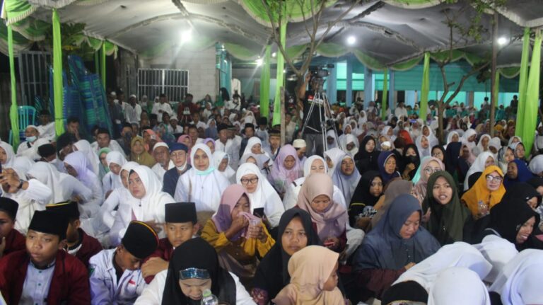 Dikunjungi Ribuan Pengunjung, Ponpes Al-Ittihad Cepu Bak Lautan Manusia