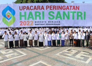 Ratusan Santri Khidmat Ikuti Jalannya Upacara HSN 2022 di Blora