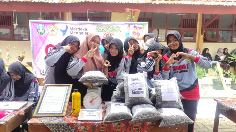 HUT Ke-23 SMA N 1 Kasiman Tampilkan Pameran Wirausaha Rekayasa dan Teknologi Kearifan Lokal