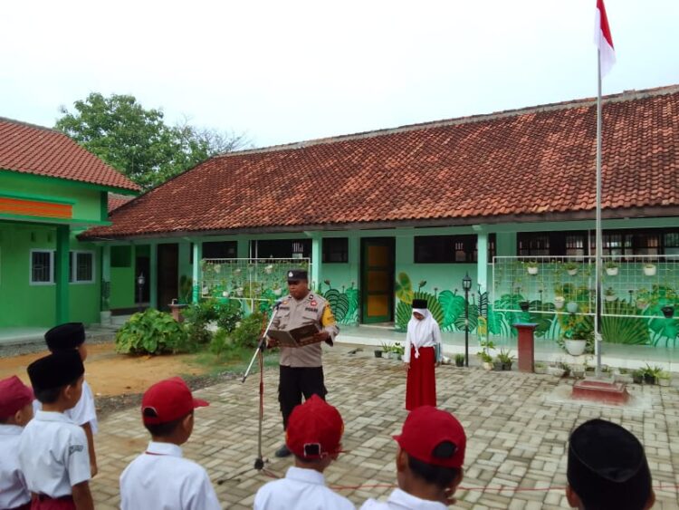 Gelorakan Kamtibmas Di Sekolah, Kapolres Blora Instruksikan Bhabinkamtibmas Jadi Pembina Upacara Di Sekolah