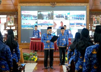 Bupati Blora Pimpin Pengambilan Sumpah Janji 570 PNS
