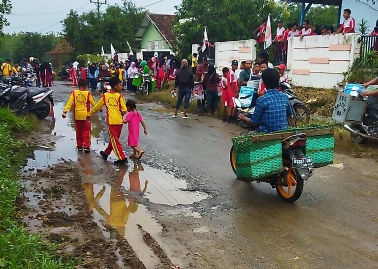 Rusak dan Bergelombang, Bupati Usulkan Perbaikan Jalan Ngawen Japah Todanan ke Gubernur