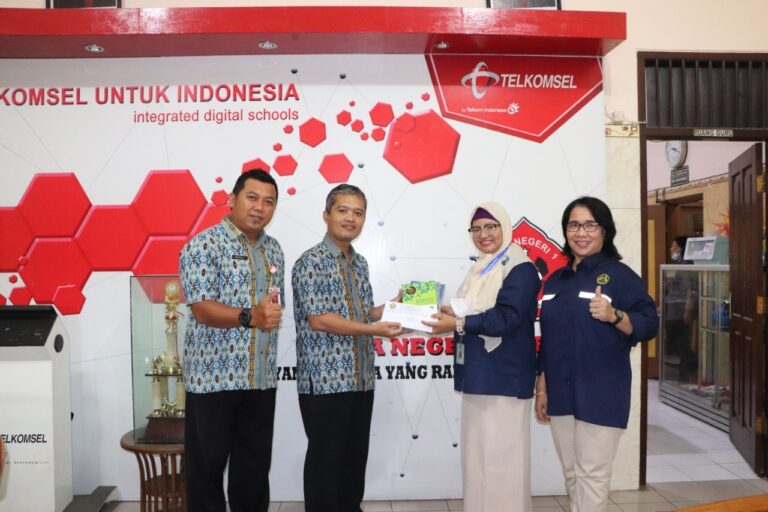 Tingkatkan Budaya Membaca Siswa SMA, PEM Akamigas Cepu Hibahkan 184 Buku