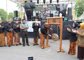 Luncurkan Aplikasi Mbakol, Warga Blora Bisa Pantau Harga Kebutuhan Pokok di Sejumlah Pasar