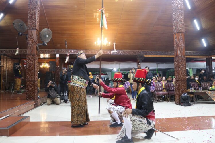 Hadiri Kirab Pusaka,  KGPAA Mangkunegara X Doakan Blora Semakin Maju