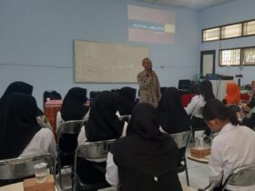 pemred-kabar-cepu-beri-diklat-jurnalistik-di-smkn1cepu