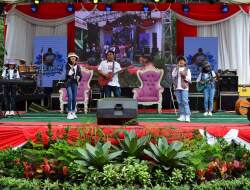 Performance Geniuz Band di Pentas Seni Musik Usai Orasi Kebangsaan Gus Miftah
