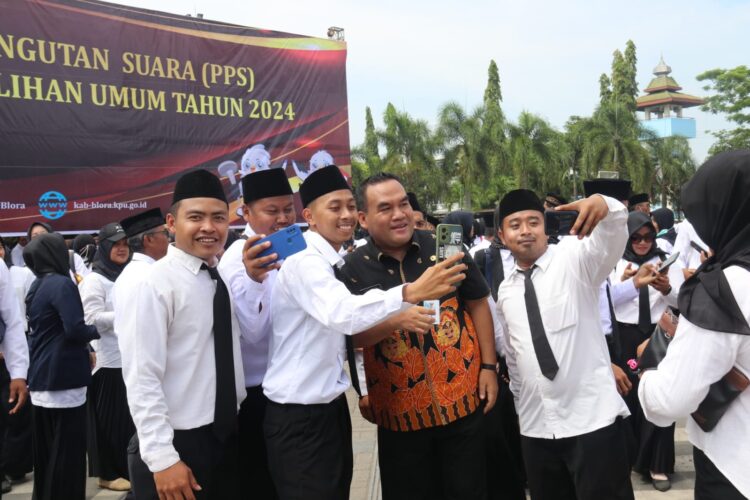 885 Anggota PPS Dilantik di Blora, Bupati: Ujung Tombak Pemilu 2024 Berkualitas