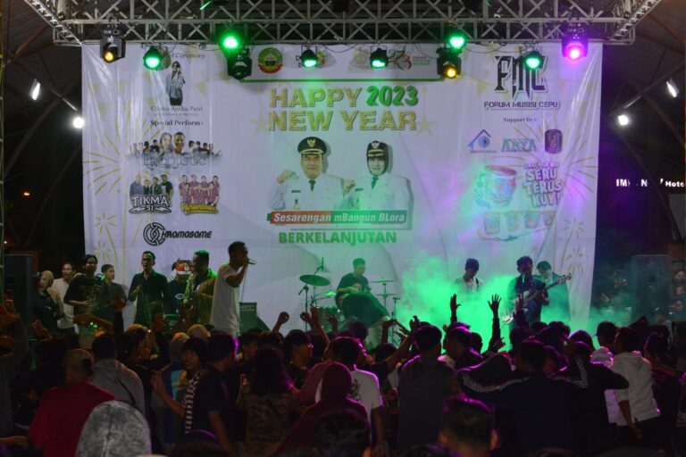 festival musik malam pergantian tahun baru 2022 di kota cepu