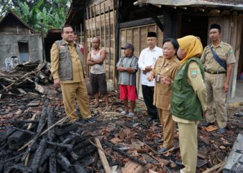 Gerak Cepat, Bupati Blora Bantu Korban Kebakaran Desa Jepangrejo
