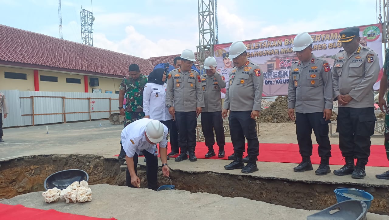 4-jenderal-polri-dampingi-bupati-arief-rohman-di-mapolres-blora