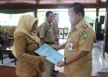 SELAMAT! Akhirnya Dapat SK Pengangkatan, 215 Kepala SD di Blora Auto HAPPY 3 SELAMAT! Akhirnya Dapat SK Pengangkatan, 215 Kepala SD di Blora Auto HAPPY