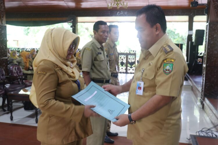 SELAMAT! Akhirnya Dapat SK Pengangkatan, 215 Kepala SD di Blora Auto HAPPY 1 SELAMAT! Akhirnya Dapat SK Pengangkatan, 215 Kepala SD di Blora Auto HAPPY