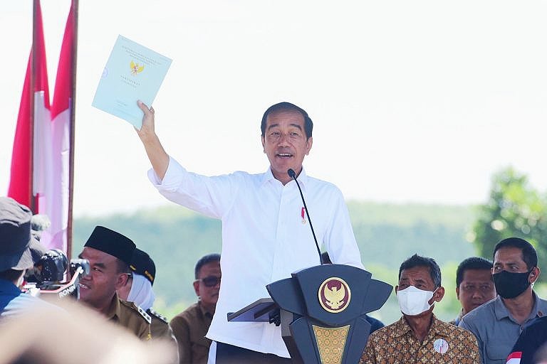 yes persoalan tanah wonorejo cepu selesai presiden jokowi bagi bagi sertifikat