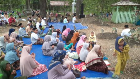 Tradisi Ziarah Kubur di Blora