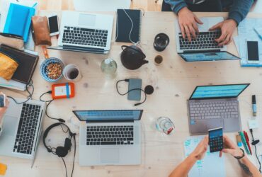 Perangkat yang akrab digunakan netizen ( unsplash )