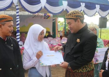 kereen-2-murid-sma-negeri-di-blora-diterima-10-kampus-luar-negeri