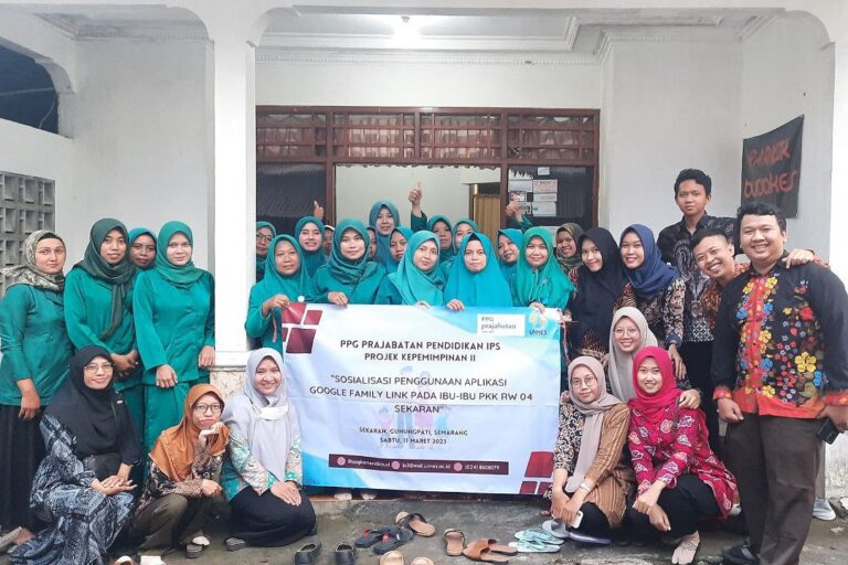 Mahasiswa PPG Prajabatan Gelombang 1 dari UNNES Ajak Ibu-Ibu PKK Pakai Google Family Link! IBU HARUS Tahu Ini