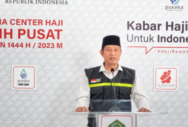 Juru Bicara PPIH Pusat Akhmad Fauzin di Media Center Haji (MCH) Asrama Haji Pondok Gede
