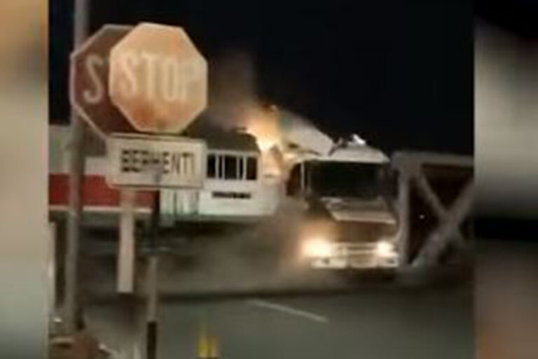 KA Brantas tabrak Truk Trailer