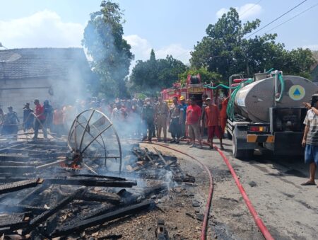 Kebakaran di Desa Janjang