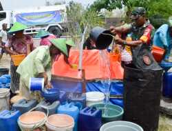 Kodim Bojonegoro Salurkan 15.000 liter Air Bersih untuk Warga Desa Nganti