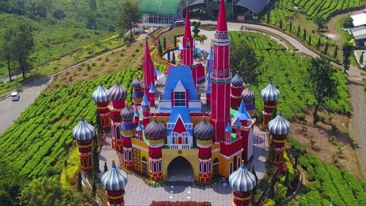 Indahnya Flora Wisata D Castello Ciater Milik Dewi Persik