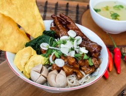 Warung Mie Ayam di Cepu, Jadi Penolong Saat Lapar